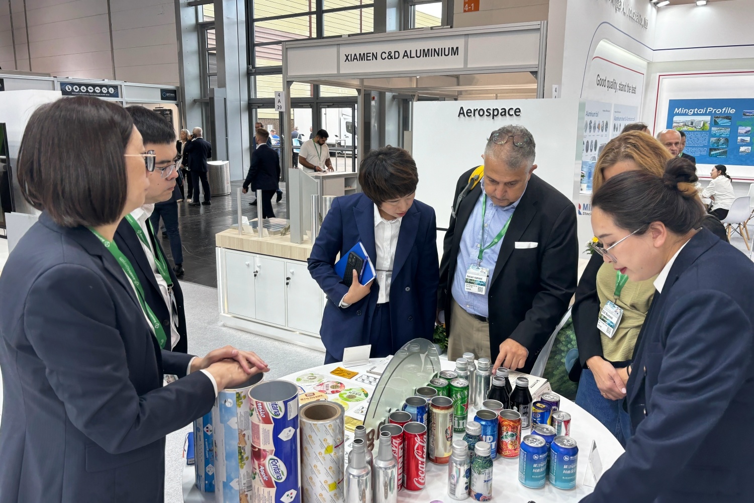 九游app：南山鋁業閃耀亮相2024德國鋁工業展覽會(圖4)