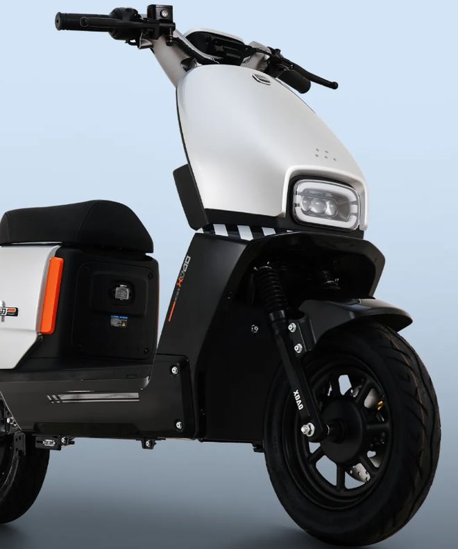 九游體育：金屬車身、小包造型！小刀發(fā)布新國(guó)標(biāo)電動(dòng)車還要什么九號(hào)、小牛(圖2)