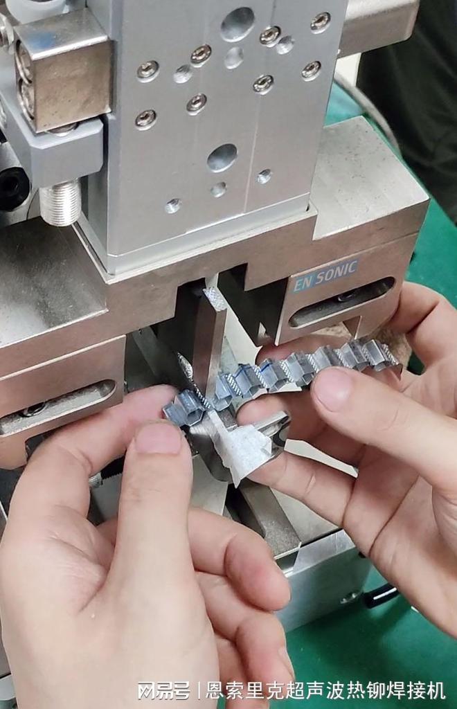 九游官網入口:鋁型材蜂窩鋁箔超聲波點焊機 恩索里克