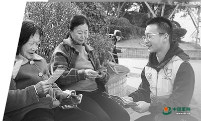 九游app：中國軍校丨學(xué)雷鋒軍校學(xué)員在行動(dòng)(圖2)